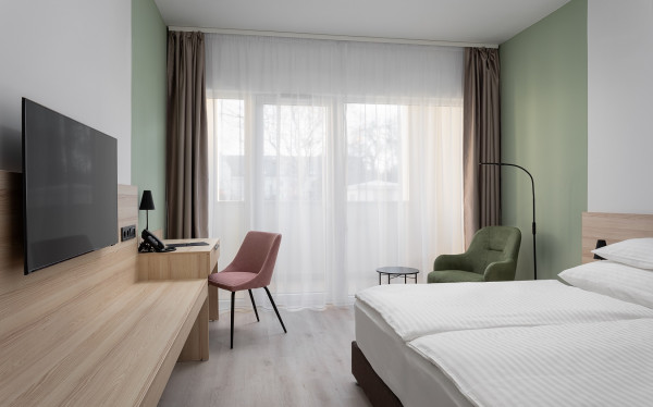 Hunguest Hotel Flóra, Standard kétágyas szoba a földszinten